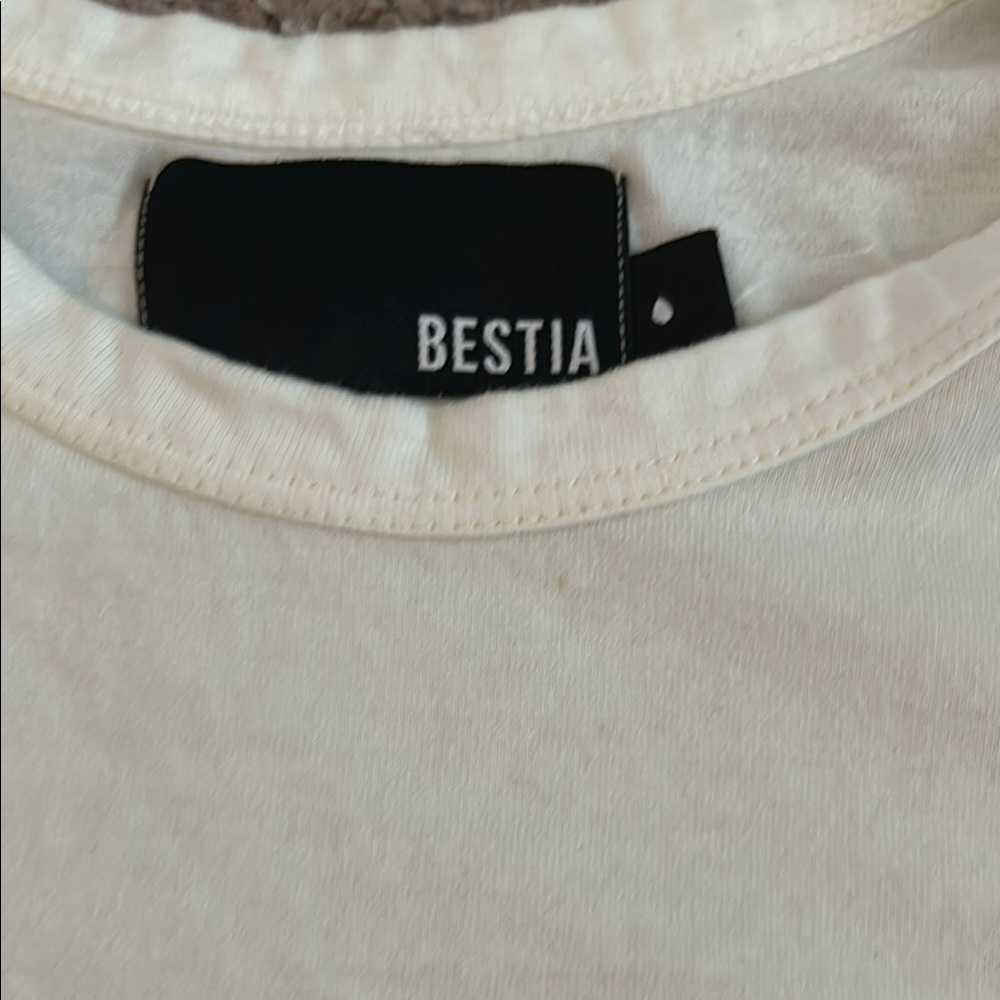 Bestia teddy White and Pink Graphic T-Shirt - Picture 5 of 7